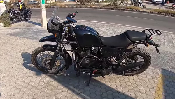 ராயல் என்பீல்டு ஹிமாலயன் பைக்கில் இரு எக்ஸாஸ்ட் குழாய்களை பார்த்துள்ளீர்களா? இங்க பாருங்க...