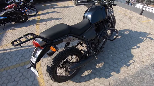 ராயல் என்பீல்டு ஹிமாலயன் பைக்கில் இரு எக்ஸாஸ்ட் குழாய்களை பார்த்துள்ளீர்களா? இங்க பாருங்க...