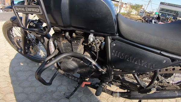 ராயல் என்பீல்டு ஹிமாலயன் பைக்கில் இரு எக்ஸாஸ்ட் குழாய்களை பார்த்துள்ளீர்களா? இங்க பாருங்க...