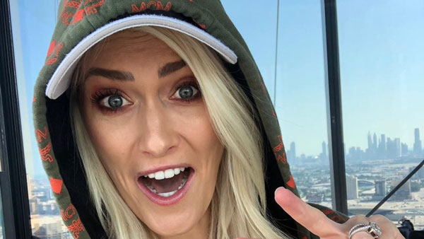 ஆபத்தான சாலையை அசால்டாக கடந்த மஹிந்திர கார்... இந்த ரோட்ல வண்டி ஓட்ட தனி தைரியம் வேணும்... உதற வைக்கும் வீடியோ!