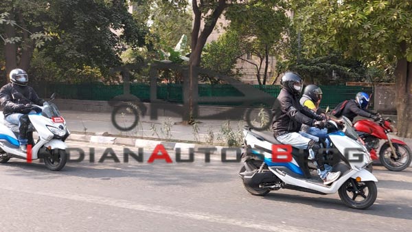 கேமிராவின் கண்களில் சிக்கிய சைலென்சர் இல்லா பர்க்மேன் ஸ்கூட்டர்... ஆவலை எகிர செய்யும் புகைப்படங்கள்!!