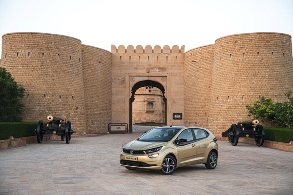 பாதுகாப்பிற்கு அதிக முன்னுரிமை கொடுக்கும் மக்கள்... எகிறியது டாடா கார்களின் விற்பனை... பிரம்மாண்ட வளர்ச்சி...