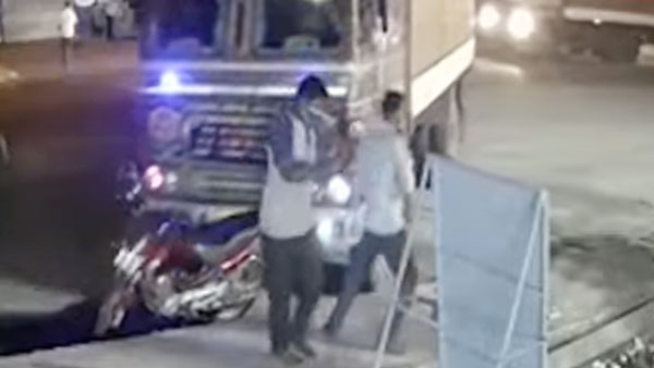 பிரேக் பிடிக்காமல் மோத வந்த லாரி... நூலிழையில் தப்பித்த இளைஞர்கள்! தமிழகத்தில் நடந்த சம்பவத்தின் வீடியோ வைரல்