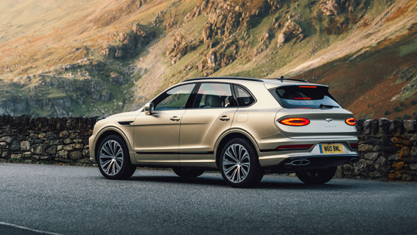 பென்ட்லீயின் 2021 பென்டைகா ஹைப்ரீட் கார்!! வெறும் எலக்ட்ரிக் மோடிலேயே 50கிமீ தூரத்திற்கு இயங்குமாம்..