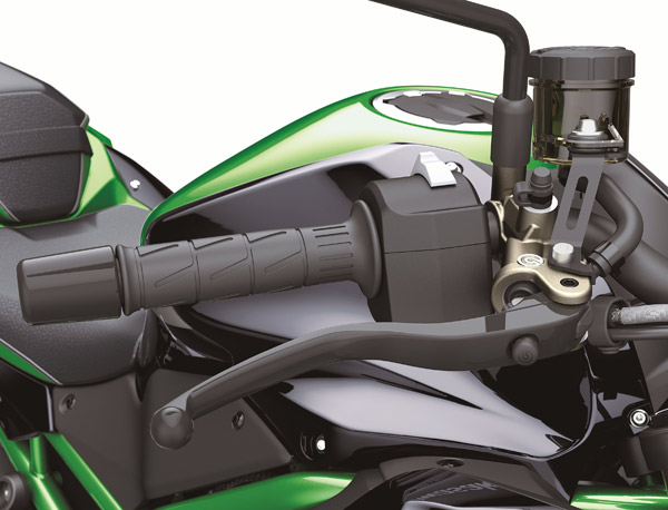 கவாஸாகியின் இரு புதிய இசட் எச்2 பைக்குகள் இந்தியாவில் அறிமுகம்!! இதயம் பலவீனமானவங்க விலையை பாக்காதீங்க!