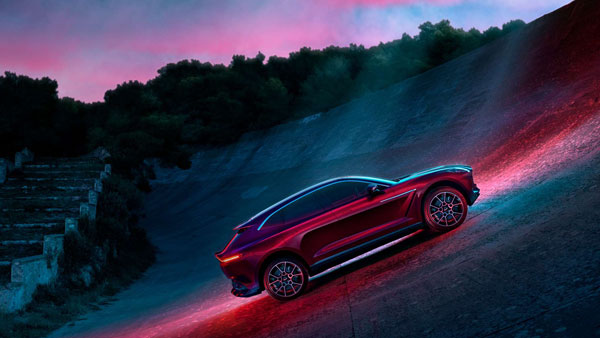 சுண்டி இழுக்கும் ஸ்டைல், மிரள வைக்கும் பவர்... புதிய அஸ்டன் மார்ட்டின் டிபிஎக்ஸ் எஸ்யூவி இந்தியாவில் அறிமுகம்!