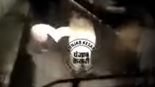 அடல் சுரங்கப்பாதையில் சுற்றுலா பயணியை வெளுத்து வாங்கிய போலீஸ்... வீடியோவை பார்த்து அதிர்ச்சியில் உறைந்த மக்கள்