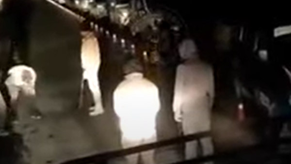 அடல் சுரங்கப்பாதையில் சுற்றுலா பயணியை வெளுத்து வாங்கிய போலீஸ்... வீடியோவை பார்த்து அதிர்ச்சியில் உறைந்த மக்கள்