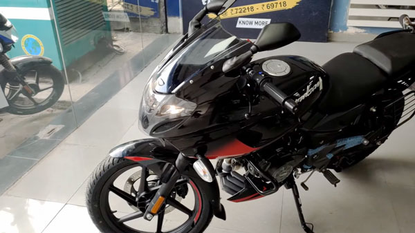 2021 பஜாஜ் பல்சர் 220எஃப் பைக்கில் இப்படியொரு அப்கிரேடா?! வீடியோ மூலம் தெரியவந்த உண்மை