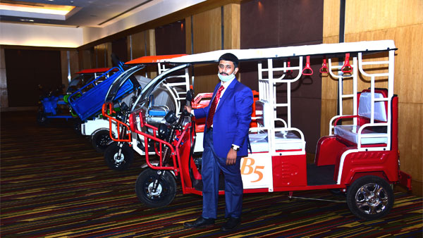 6 புதுமுக மின் வாகனங்கள் அறிமுகம்... இவை ரொம்ப ஸ்பெஷலானவை! அறிமுக நிகழ்வில் பங்கேற்ற மத்திய, மாநில அமைச்சர்கள்...