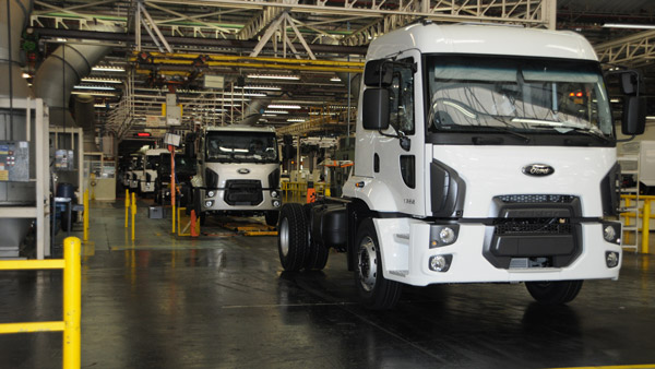 நம்பவே முடியல... உற்பத்தி பணிக்கு முற்று புள்ளி வைக்கும் ஃபோர்டு... எங்கு தெரியுமா?