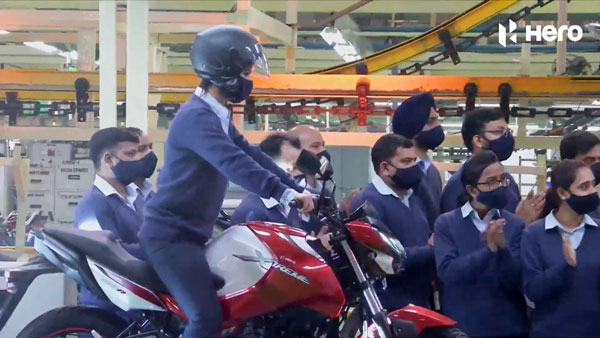 தேசத்திற்கே பெருமை... உற்பத்தியில் '100 மில்லியன்' சாதனை படைத்த ஹீரோ... 6 ஸ்பெஷல் எடிசன் மாடல்களும் அறிமுகம்!