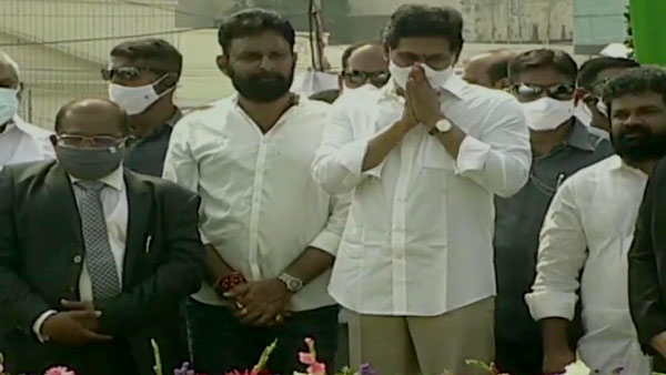 ஆந்திராவில் பயன்பாட்டிற்கு வந்தது வீடி தேடி செல்லும் ரேஷன் கடைகள்... நாட்டையே மிரள வைத்த ஜெகன் மோகன் ரெட்டி!!