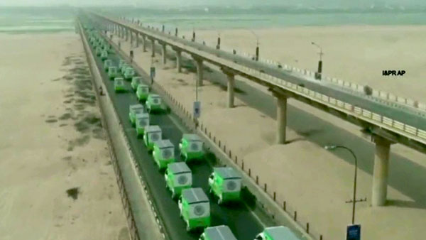 ஆந்திராவில் பயன்பாட்டிற்கு வந்தது வீடி தேடி செல்லும் ரேஷன் கடைகள்... நாட்டையே மிரள வைத்த ஜெகன் மோகன் ரெட்டி!!