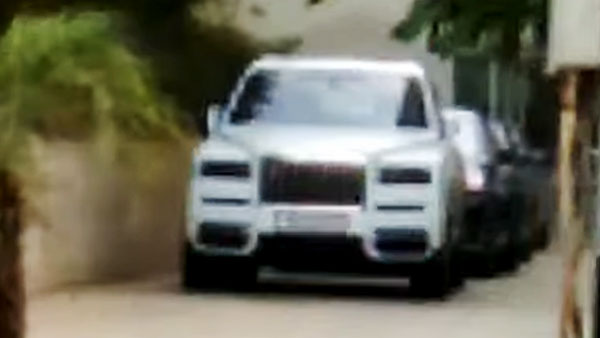 மீண்டும் ஒரு ரோல்ஸ் ராய்ஸ் கல்லினன் காரை வாங்கிய முகேஷ் அம்பானி... எக்ஸ் ஷோரூம் விலையே இவ்வளவு கோடியா? மீண்டும் ஒரு ரோல்ஸ் ராய்ஸ் கல்லினன் காரை வாங்கிய முகேஷ் அம்பானி... எக்ஸ் ஷோரூம் விலையே இவ்வளவு கோடியா?