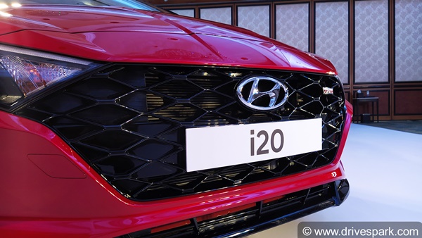 புதிய தலைமுறை ஹூண்டாய் ஐ20 காரின் ஏற்றுமதி தொடங்கியது... தமிழகத்தில் உற்பத்தி செய்யப்பட்டவை...