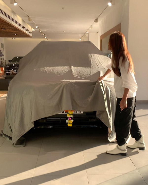 ரொம்ப பாதுகாப்பானது... 1 கோடி ரூபாய்க்கு வால்வோ கார் வாங்கிய பிரபல டிவி நடிகை... யார்னு தெரியுமா?