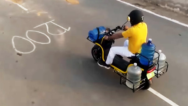 2 விதமாக பயன்படுத்திக்கலாம்! இந்தியாவில் அறிமுகமானது வாகன பதிவு தேவைப்படாத ஒகினவா மின்சார ஸ்கூட்டர்!