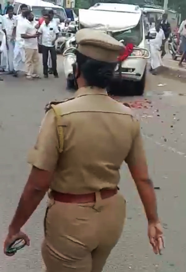 முதல்வர் எடப்பாடி பழனிசாமியின் கான்வாயில் வந்த கார்கள் விபத்தில் சிக்கின... காரணம் என்னனு தெரியுமா?