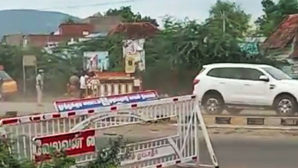 முதல்வர் எடப்பாடி பழனிசாமியின் கான்வாயில் வந்த கார்கள் விபத்தில் சிக்கின... காரணம் என்னனு தெரியுமா?