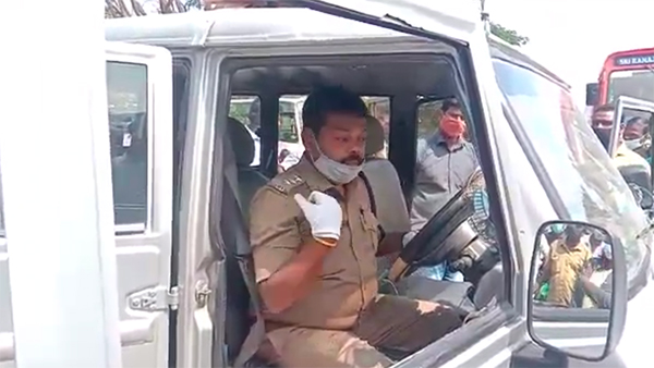 ஏன் அனைவரும் சீட் பெல்ட் அணிய வேண்டும்? சமூக வலை தளங்களில் வைரலாகும் தமிழக அதிகாரியின் வீடியோ!