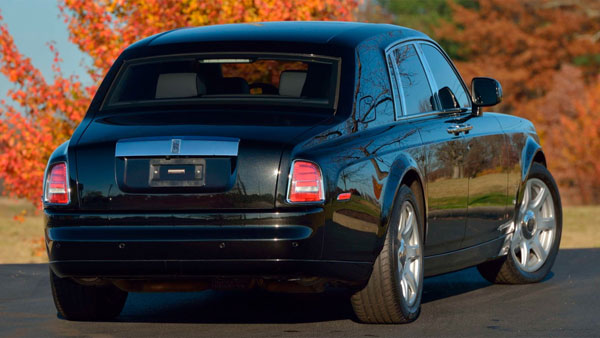 விற்பனைக்கு வந்த 2010 ரோல்ஸ் ராய்ஸ் பேந்தம் சொகுசு கார்... இந்த கார் யாரோடையதுனு ஸ்டன் ஆயிடுவீங்க!!