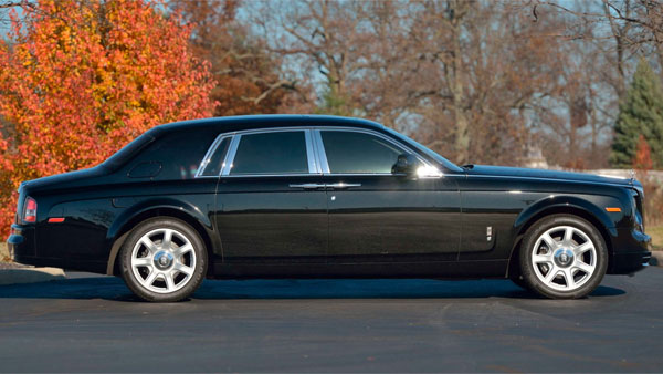 விற்பனைக்கு வந்த 2010 ரோல்ஸ் ராய்ஸ் பேந்தம் சொகுசு கார்... இந்த கார் யாரோடையதுனு ஸ்டன் ஆயிடுவீங்க!!