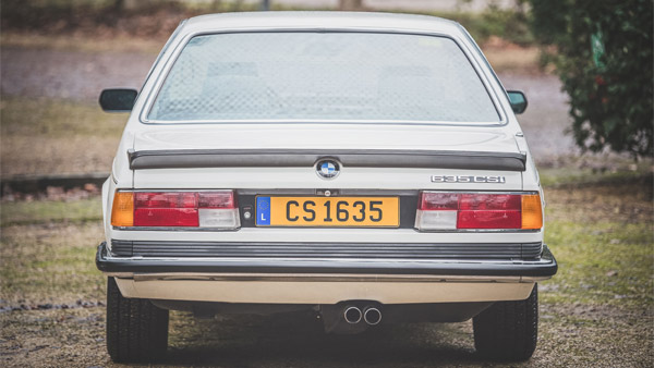 உலக புகழ்பெற்ற நடிகருக்கு சொந்தமான சொகுசு கார் விற்பனைக்கு வந்தது... யார் அவர் தெரியுமா! சொன்ன நம்ப மாட்டீங்க!