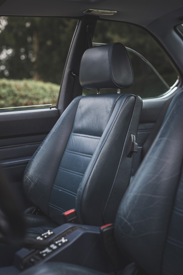 உலக புகழ்பெற்ற நடிகருக்கு சொந்தமான சொகுசு கார் விற்பனைக்கு வந்தது... யார் அவர் தெரியுமா! சொன்ன நம்ப மாட்டீங்க!