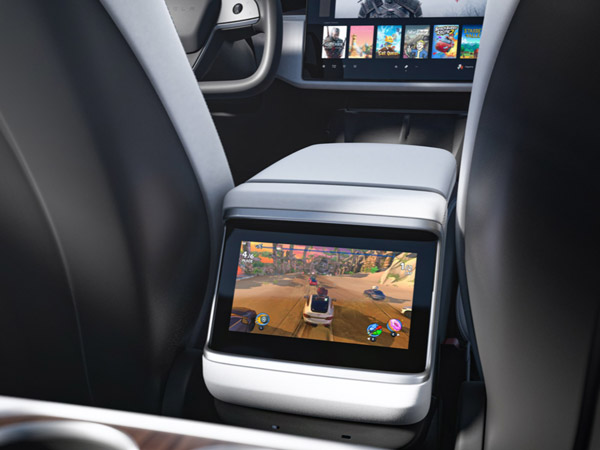 விமானங்களை போன்ற ஸ்டியரிங் வீல், 837 கிமீ ரேஞ்ச்... இந்தியர்களின் எதிர்பார்ப்புகளை தூண்டிய டெஸ்லா மாடல் எஸ்