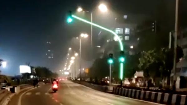 கவனிக்கல, தெரியலனு சொல்லி தப்பிக்க முடியாது... பயன்பாட்டிற்கு வந்தது அட்டகாசமான சமிக்ஞை மின் விளக்குகள்... எங்கு தெரியுமா? கவனிக்கல, தெரியலனு சொல்லி தப்பிக்க முடியாது... பயன்பாட்டிற்கு வந்தது அட்டகாசமான சமிக்ஞை மின் விளக்குகள்... எங்கு தெரியுமா?