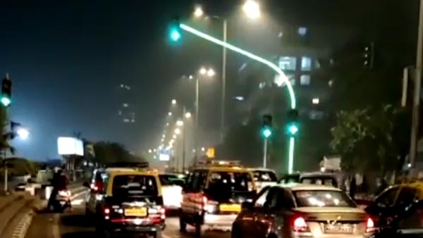 கவனிக்கல, தெரியலனு சொல்லி தப்பிக்க முடியாது... பயன்பாட்டிற்கு வந்தது அட்டகாசமான சமிக்ஞை மின் விளக்குகள்... எங்கு தெரியுமா? கவனிக்கல, தெரியலனு சொல்லி தப்பிக்க முடியாது... பயன்பாட்டிற்கு வந்தது அட்டகாசமான சமிக்ஞை மின் விளக்குகள்... எங்கு தெரியுமா?