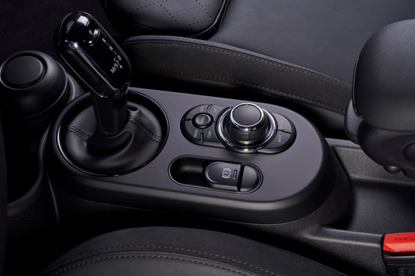 ஐரோப்பாவிற்கான 2021 மினி 5-கதவு ஹேட்ச்பேக் கார் வெளியீடு!! இந்தியா பக்கம் வர வாய்ப்பிருக்கா?