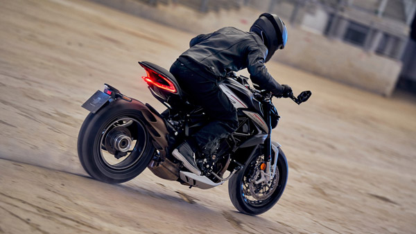 எம்வி அகுஸ்டாவின் 2021 புருட்டேல் 800ஆர்ஆர் & ட்ராக்ஸ்டர் ஆர்ஆர்! ஒவ்வொன்றின் விலையும் கிட்டத்தட்ட ரூ.15லட்சம்