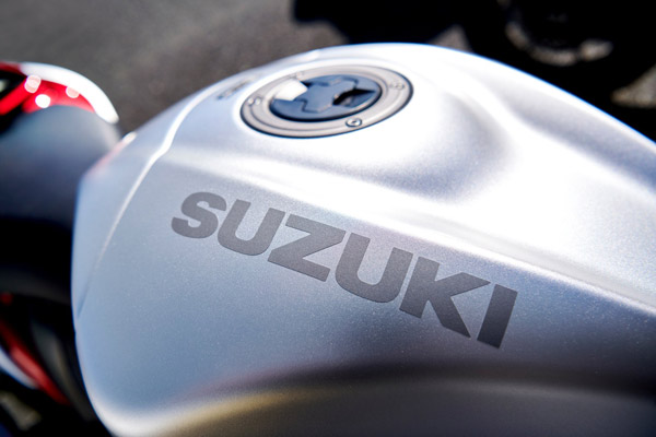 உலகளவில் அறிமுகமானது 2021 சுசுகி ஹயபுசா... முன்பைவிட மிக கவர்ச்சியான தோற்றத்தில்... விலை எவ்ளோ தெரியுமா?