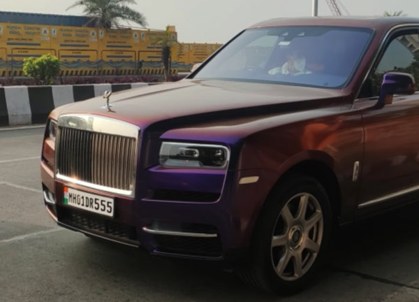 கம்பீரமாக உலாவந்து கொண்டிருந்த அம்பானியின் வெள்ளை நிற ரோல்ஸ்ராய்ஸுக்கு என்னதான் ஆச்சு? இப்போ வேற கலர்ல இருக்கு