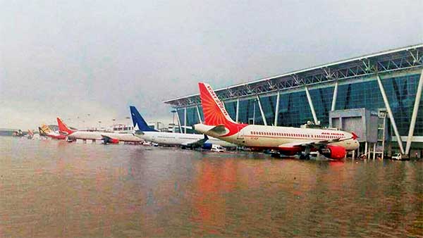 'மேடே' என கூறினால் கதை முடிந்தது... பைலட்கள் பேசும் ரகசிய வார்த்தைகளின் அர்த்தம்... இதை யாரும் சொல்ல மாட்டாங்க 'மேடே' என கூறினால் கதை முடிந்தது... பைலட்கள் பேசும் ரகசிய வார்த்தைகளின் அர்த்தம்... இதை யாரும் சொல்ல மாட்டாங்க