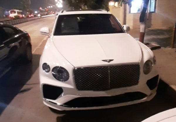 அம்பானியின் கான்வாயில் இணைந்த 3 புதிய சொகுசு கார்கள்... ப்பா... ஒவ்வொரு காரோட விலையும் கண்ண கட்டுது...