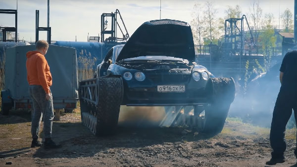 விலையுயர்ந்த பென்ட்லீ சொகுசு காரை டேங்கர்போல் மாற்றிய ரஷ்யர்கள்... மிரள வைக்கும் வீடியோ!!