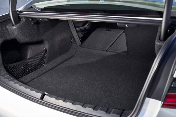 இந்த பிஎம்டபிள்யூ காரை இனி வாங்க முடியாது!! வெப்சைட்டில் இருந்து பெயர் நீக்கம்!