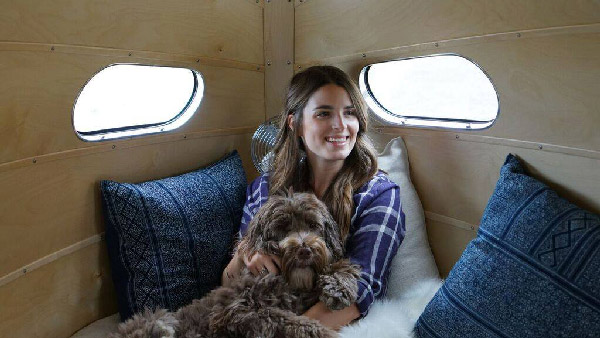 என்ன சொல்றீங்க இந்த வசதிகள் எல்லாம் இதுல இருக்கா?... வியப்பை ஏற்படுத்தும் லக்சூரி வாகனம்! விலை எவ்ளோ தெரியுமா?