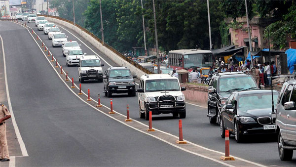 உத்தரவிட்ட பாஜக அமைச்சர்... 4 மணி நேரம் சிறைபிடிக்கப்பட்ட சுற்றுலாப் பயணிகள்... ஏன் தெரிஞ்சா கடுப்பாய்ருவீங்க!