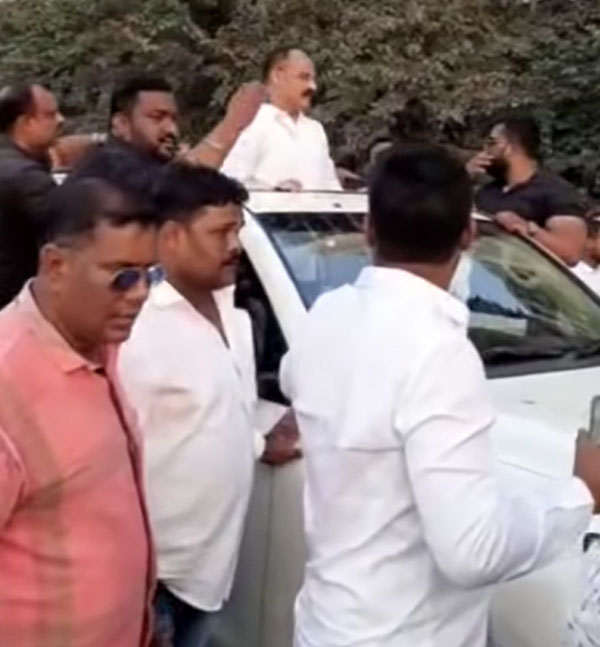 சசிகலாவையே மிஞ்சிட்டார்... மும்பை அதி-வேக சாலையை அதிர விட்ட பிரபல குற்றவாளி... என்ன நடந்தது தெரியுமா?