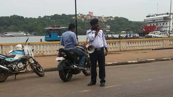 வாகனங்களில் இந்த ஸ்டிக்கரை ஒட்டியிருந்தால் கடும் நடவடிக்கை... காவல் துறை புதிய உத்தரவு... என்னனு தெரியுமா?