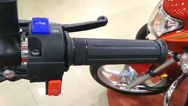 ஹீரோ ஸ்பிளெண்டர் பைக்கில் ஸ்பெஷல் எடிசன்!! சும்மா நச்சுனு இருக்கு.. விவரிக்கும் வீடியோ இதோ!