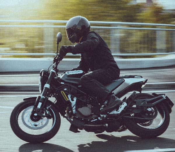 புது ட்ரெண்டை உருவாக்க வரும் புதிய மலிவான ஹஸ்க்வர்னா பைக்!! 125சிசி-யில்...