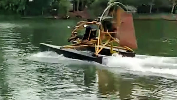 காற்றில் பறக்க, தண்ணீரில் மிதக்க, சாலையில் சீறி பாய இந்த ஒற்றை வாகனம் போதும்... கேரள இளைஞரின் அசாத்திய கண்டுபிடிப்பு!