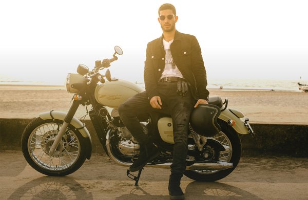 இந்த மாதிரியான தோற்றத்தில் வருகிறதா புதிய ஜாவா 42 பைக்!! ராயல் என்பீல்டு பைக்குகள் கூட தோற்றுவிடும்!