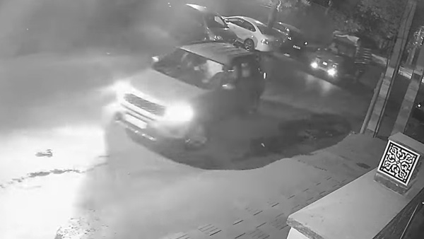 வீட்டிற்கு வெளியே நின்ற கார் திருட்டு... கண்டுபிடிக்க உதவி செய்தால் எவ்வளவு லட்சம் பரிசாக கிடைக்கும் தெரியுமா?