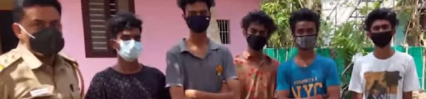 அடக்கடவுளே... வேண்டுமென்றே பைக்கின் மீது மோதிய கேரள இளைஞர்கள்... காரணம் தெரிந்தால் கடுப்பாயிருவீங்க